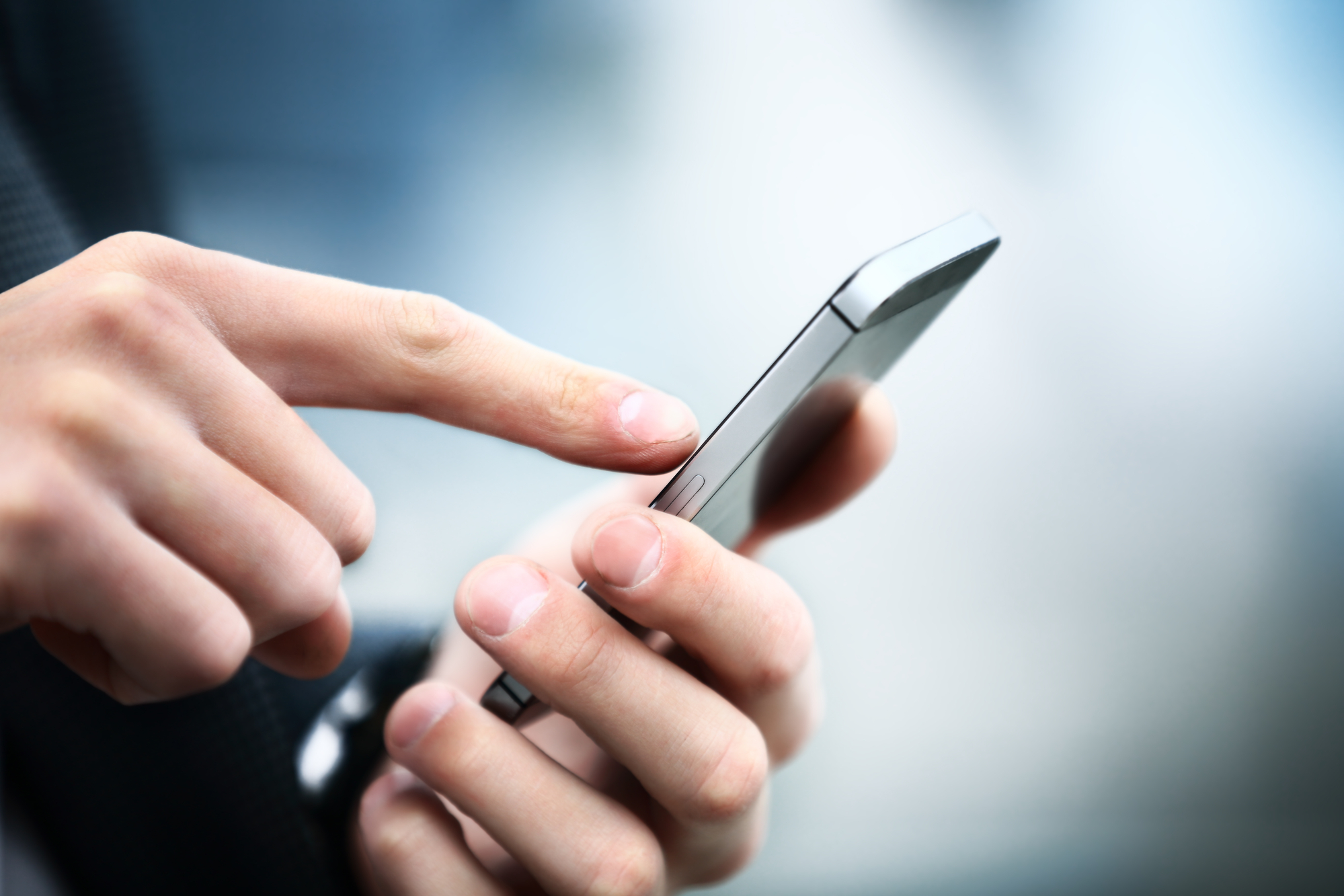 Comprendre pourquoi les smartphones perdent rapidement de la valeur. Une étude détaillée des facteurs influençant leur dépréciation.