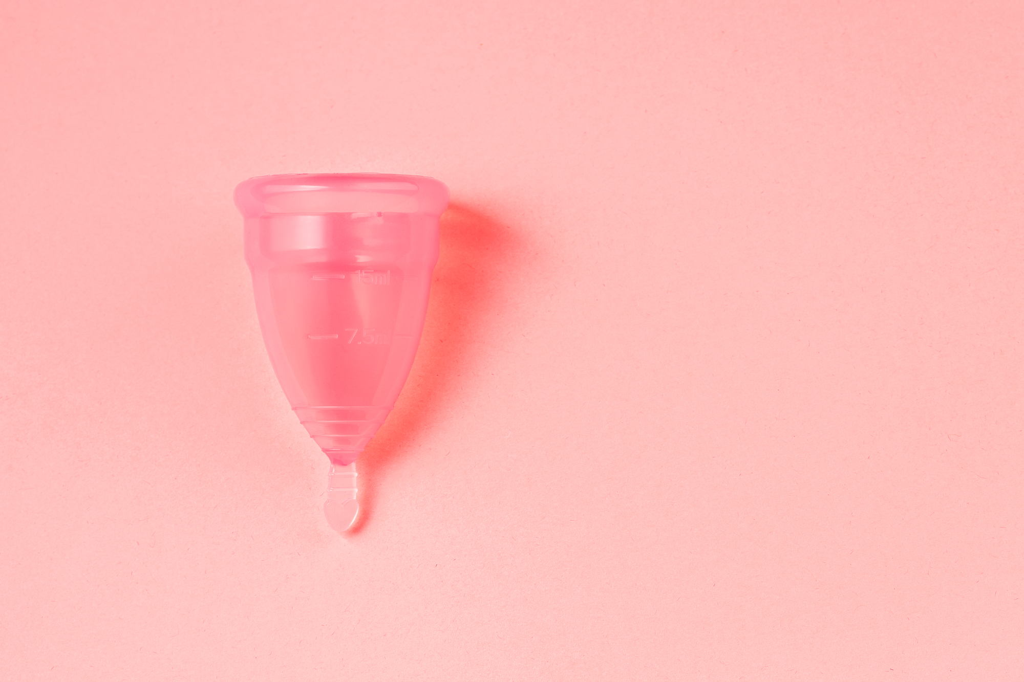 découvrez les avantages de la cup menstruelle et ses bienfaits pour l'environnement et votre santé. apprenez pourquoi elle est une alternative durable et économique aux produits menstruels traditionnels.